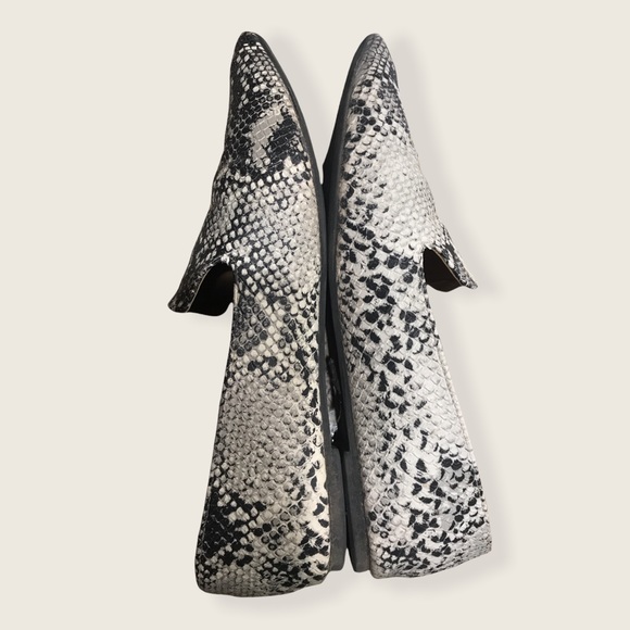 Qupid• Snake Print Pointed Toe Flat• EUC! - Picture 6 of 10